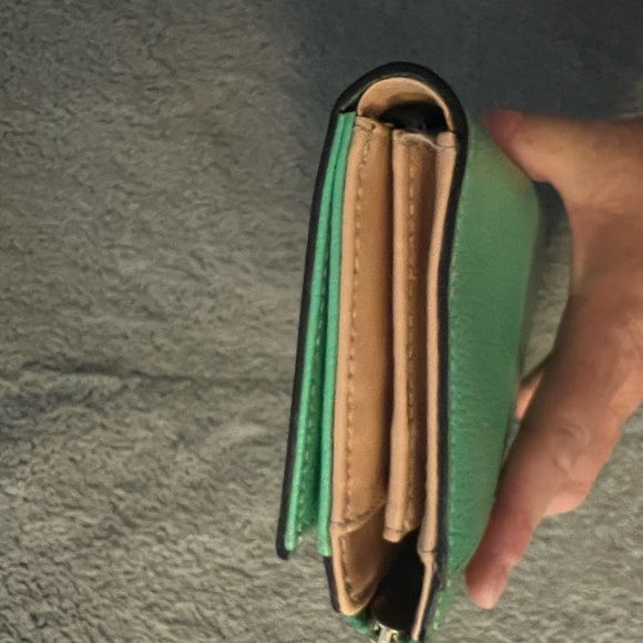 Kate Spade green wristlet. Excellent used condition - Picture 6 of 10